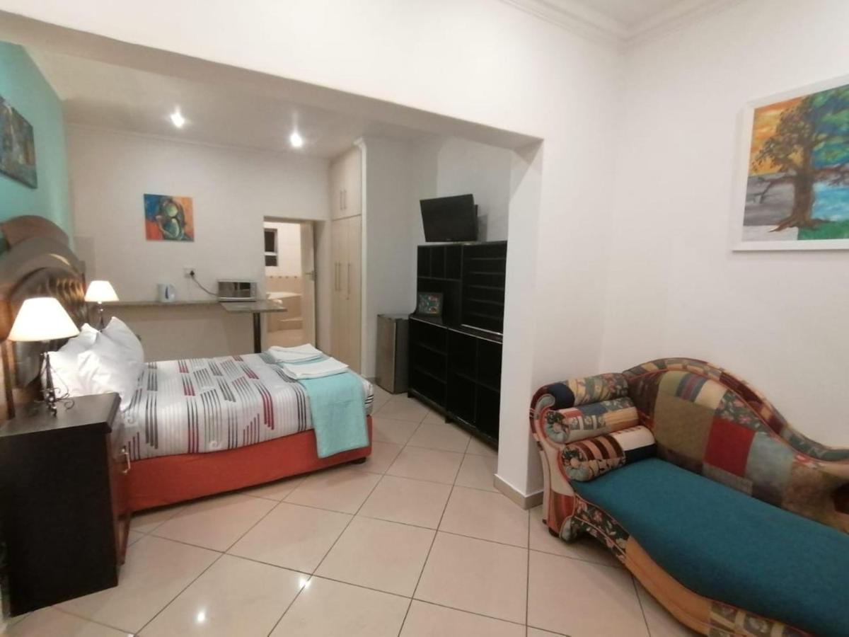 Palm View Guest House Претория Екстериор снимка