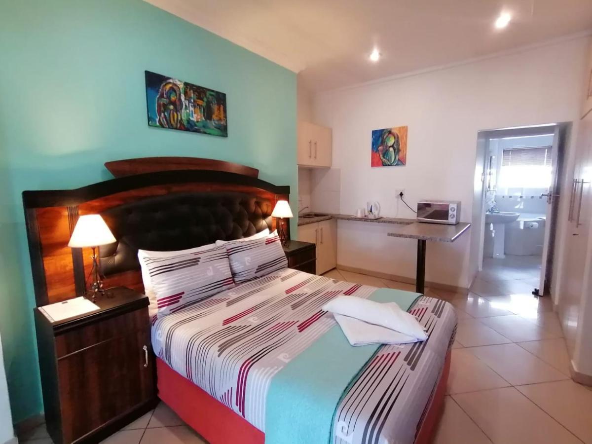 Palm View Guest House Претория Екстериор снимка